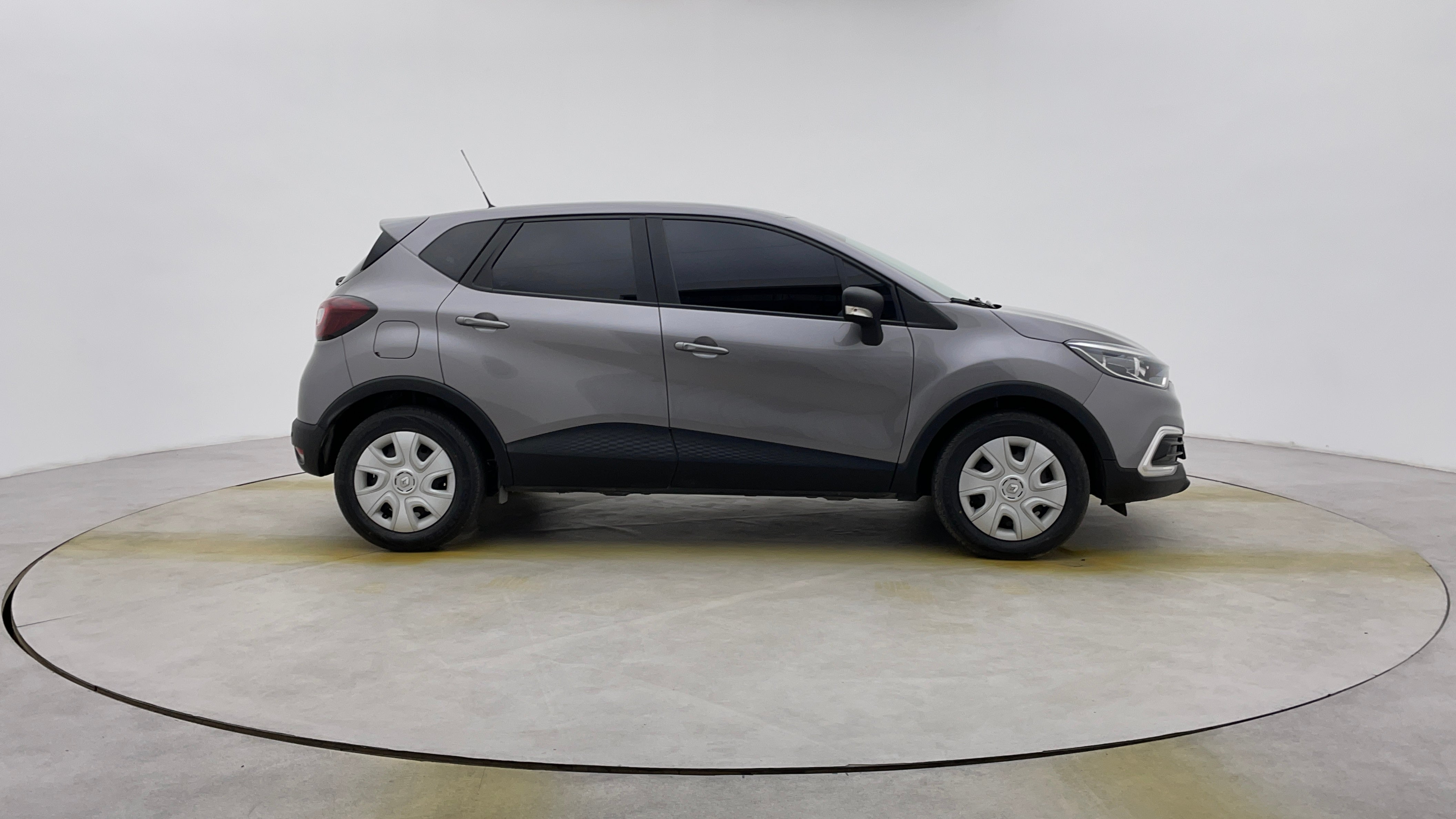 Renault Captur-Right Side View