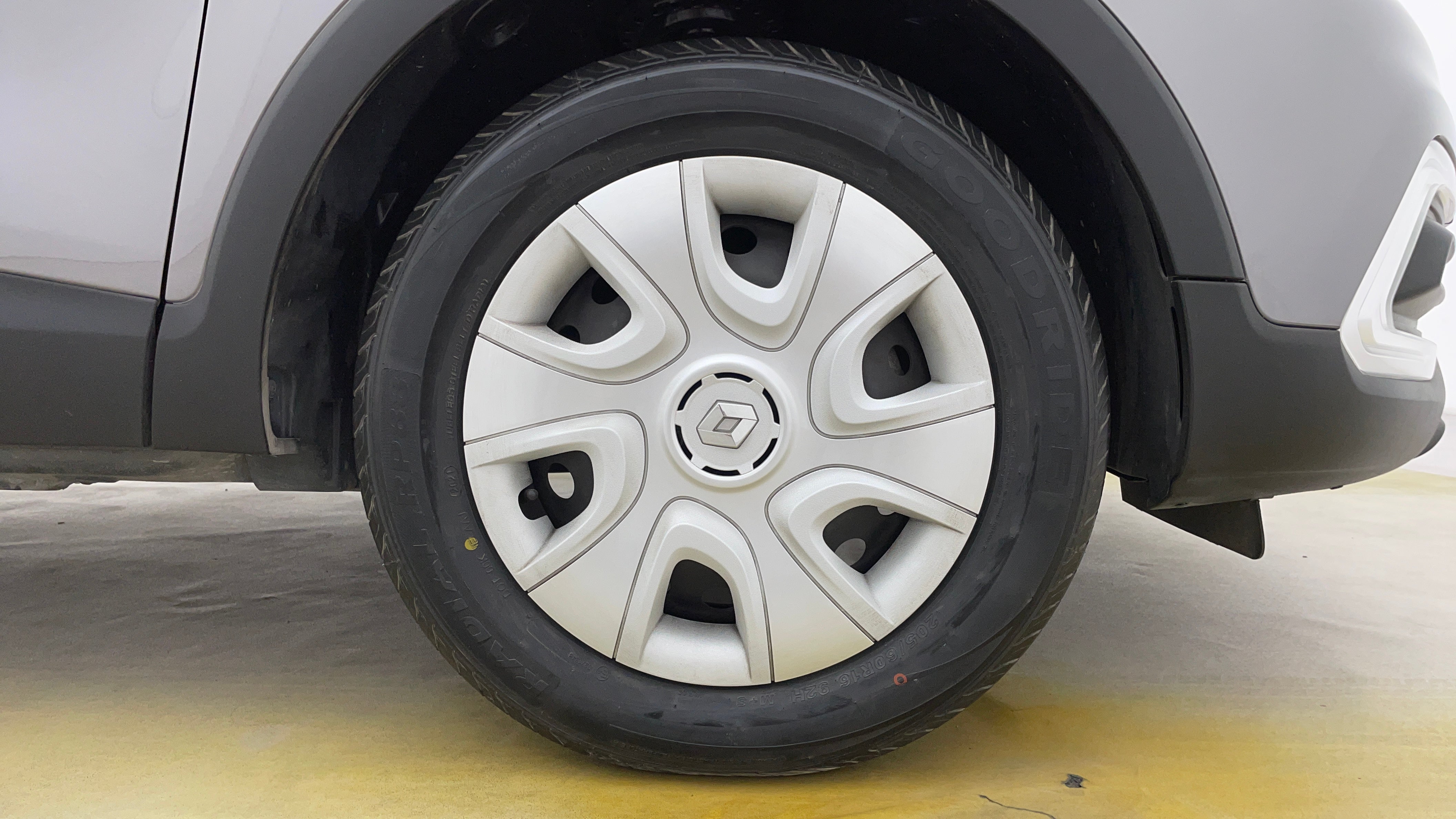 Renault Captur-Right Front Tyre