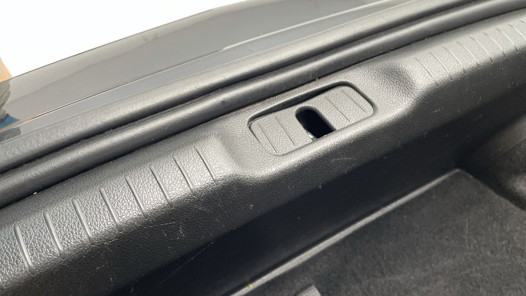 Boot / Tailgate Tray (Ute) Scratch