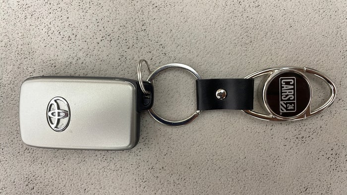 TOYOTA PREVIA-Key Close-up