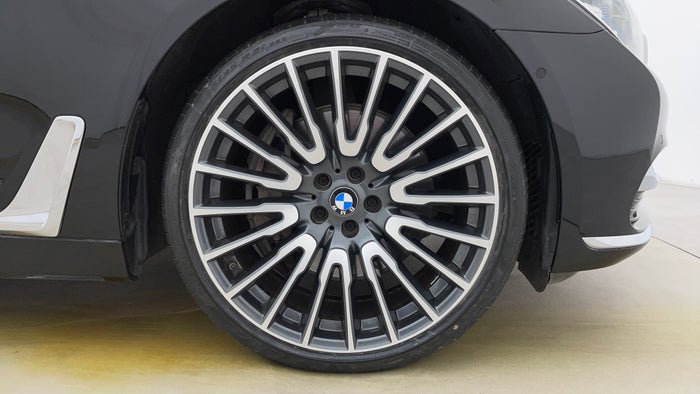 BMW 750LI-Right Front Tyre