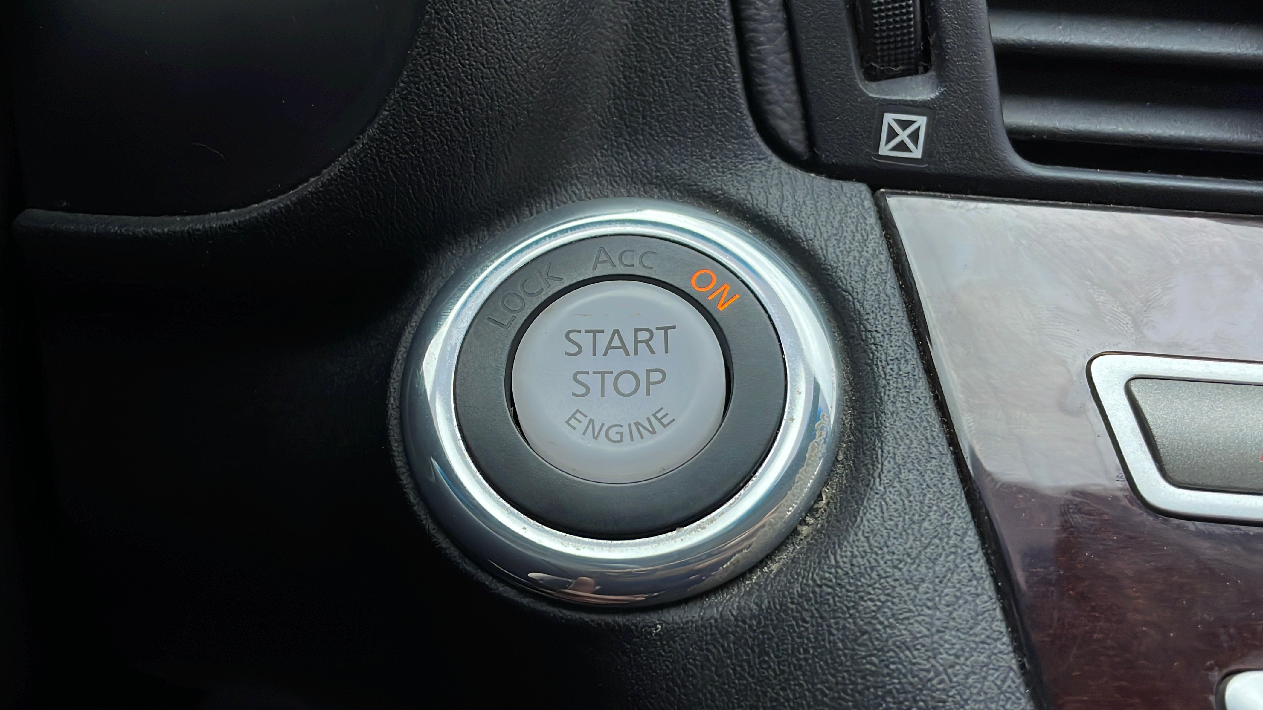Infiniti Q70-Key-less Button Start