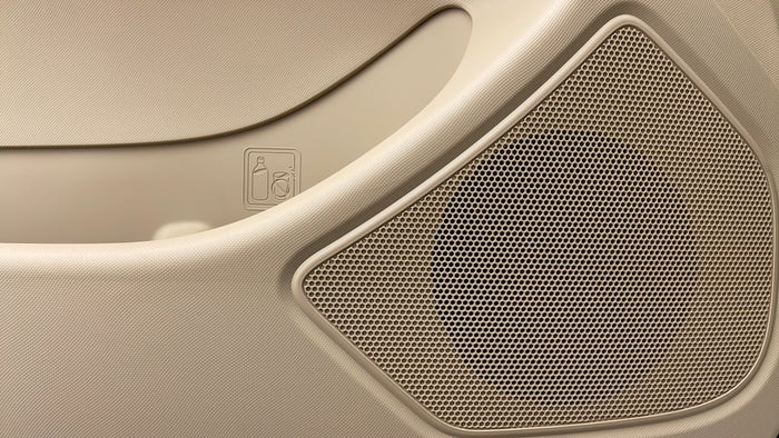 Toyota Previa-Speakers