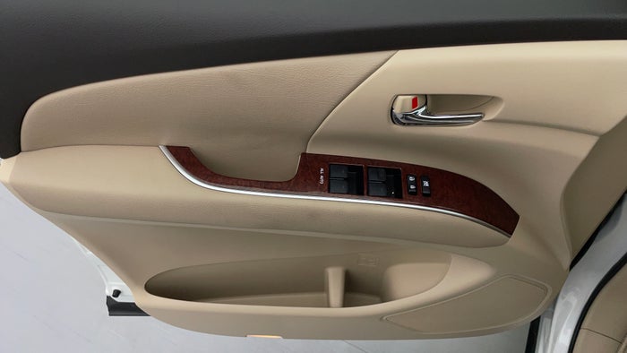 Toyota Previa-Driver Side Door Panels Controls