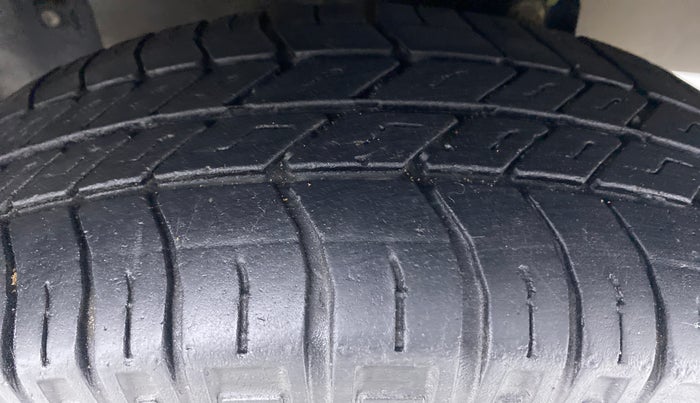 2018 Maruti Eeco 5 STR WITH AC PLUSHTR, Petrol, Manual, 34,456 km, Left Front Tyre Tread