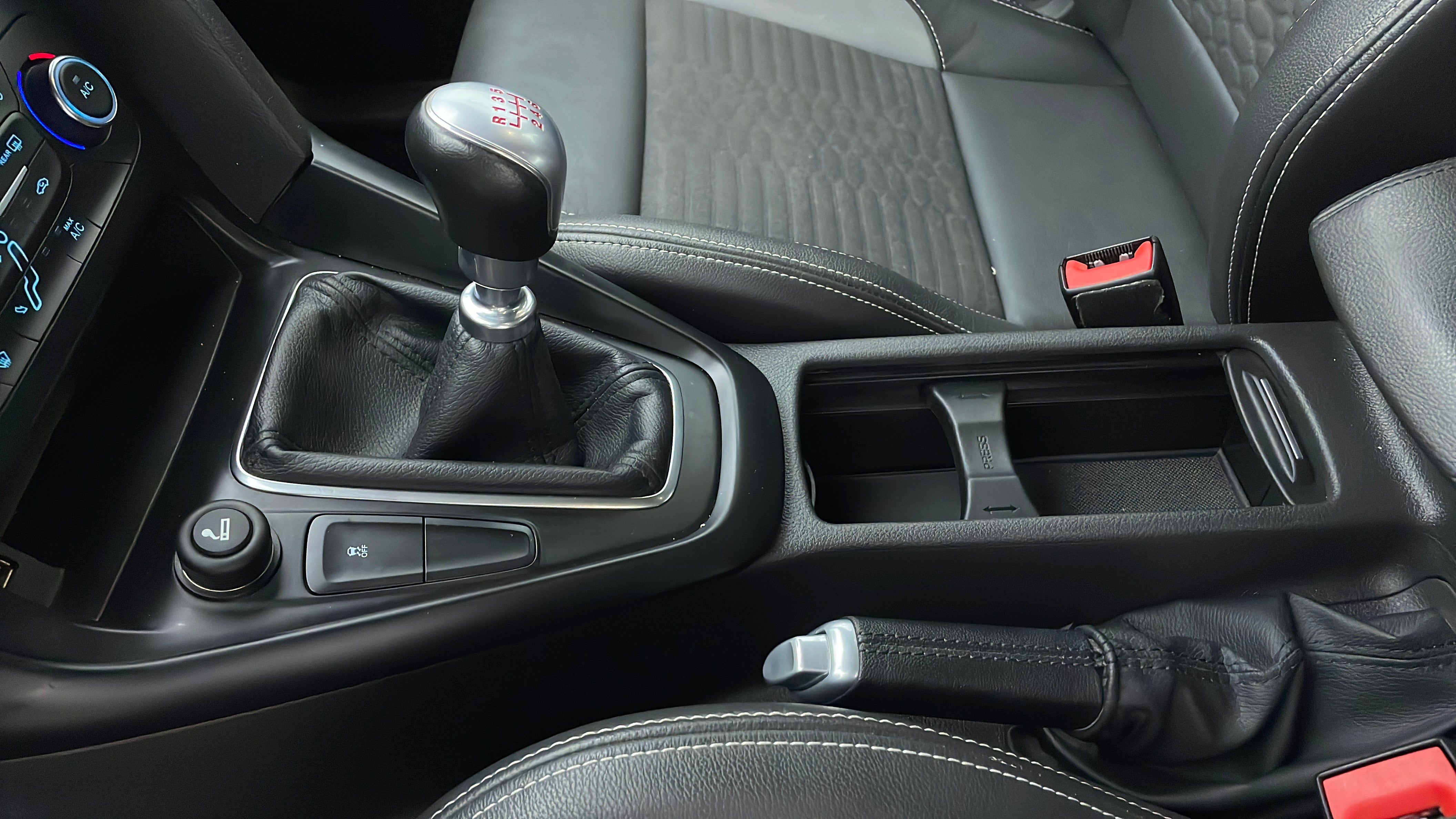 Ford Focus-Gear Lever