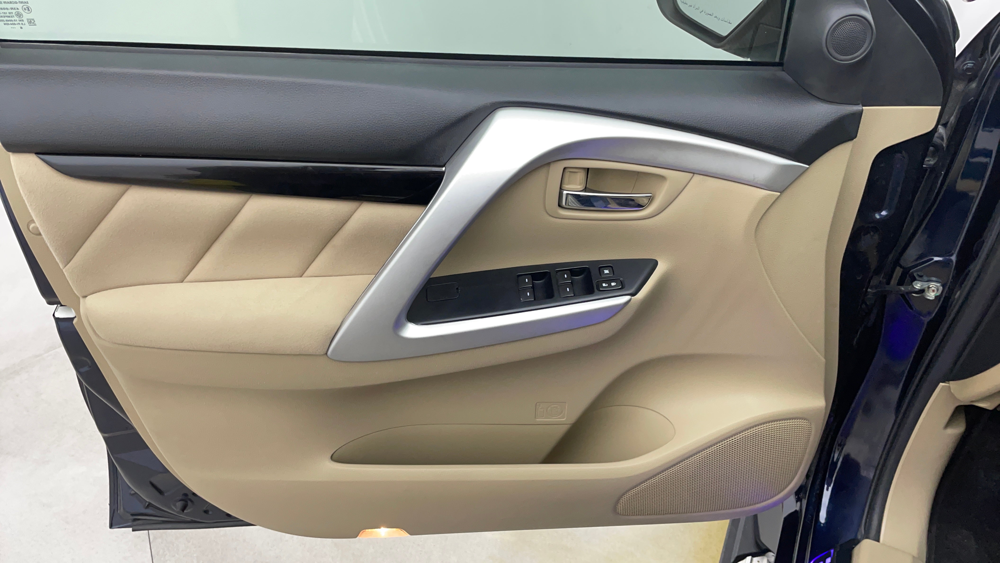 Mitsubishi Montero Sport-Driver Side Door Panels Controls