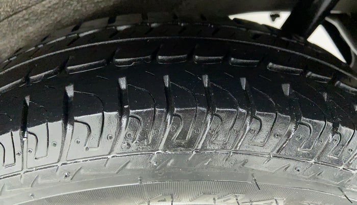 2017 Maruti Wagon R 1.0 LXI, CNG, Manual, 1,02,222 km, Left Rear Tyre Tread