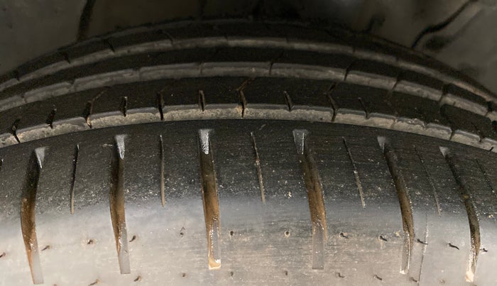 2015 Fiat Avventura EMOTION MULTIJET 1.3, Diesel, Manual, 59,581 km, Right Front Tyre Tread