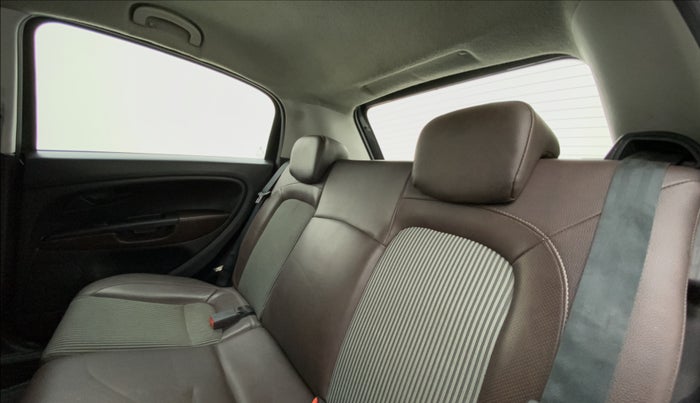 2015 Fiat Avventura EMOTION MULTIJET 1.3, Diesel, Manual, 59,581 km, Right Side Rear Door Cabin