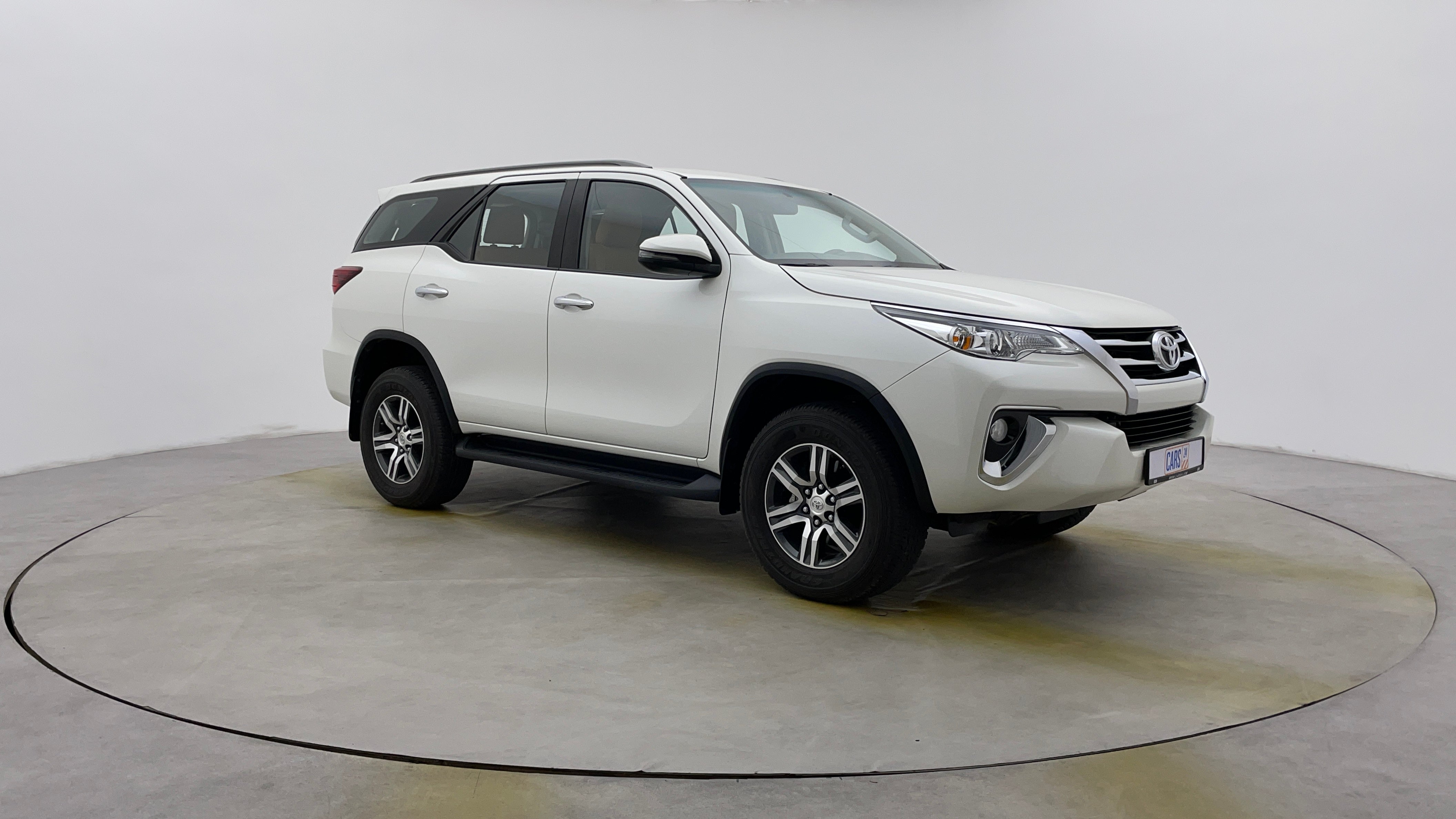 Toyota Fortuner-Right Front Diagonal (45- Degree) View