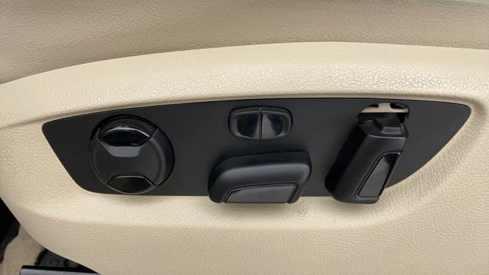 Volkswagen Touareg-Driver Side Adjustment Panel