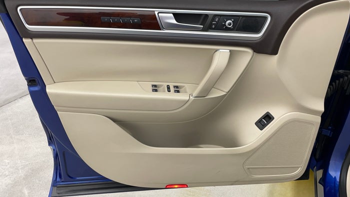Volkswagen Touareg-Driver Side Door Panels Controls