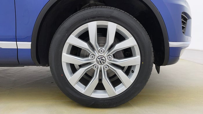 Volkswagen Touareg-Right Front Tyre