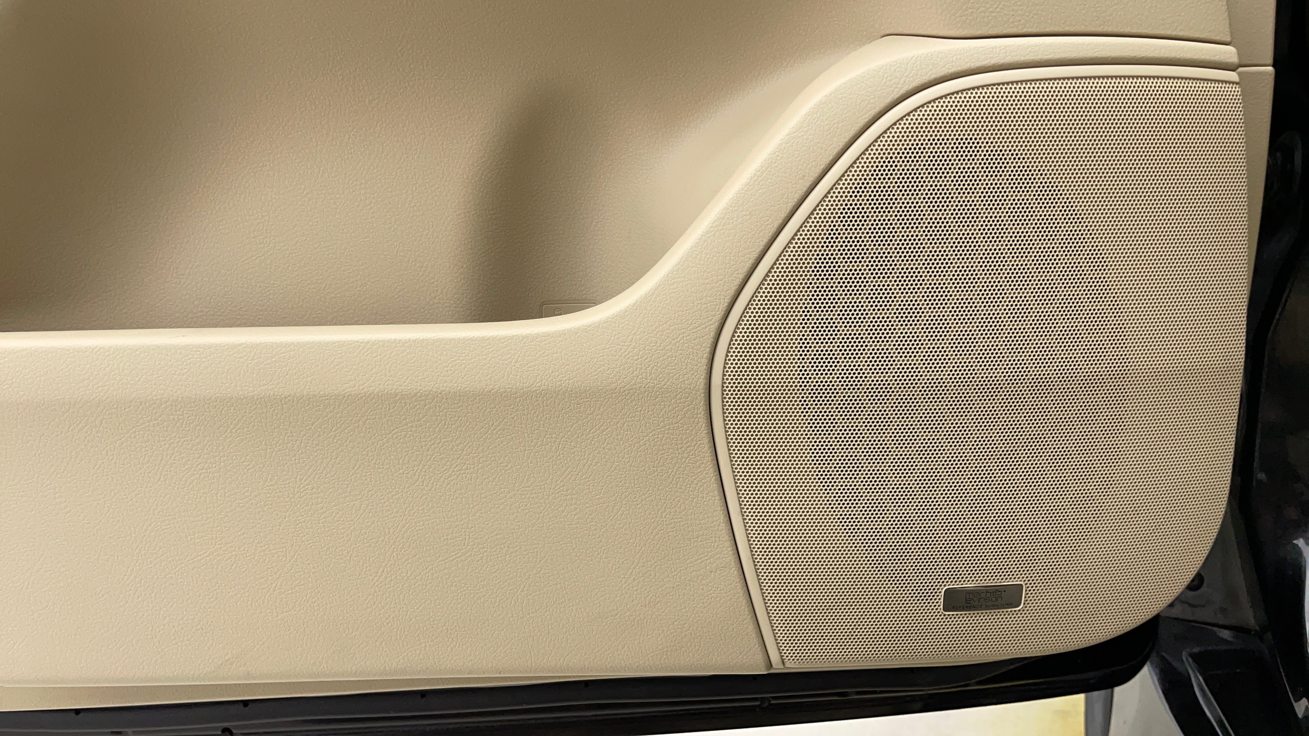 Lexus LX 570-Speakers