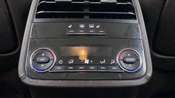 Maserati Quattroporte-Rear AC Temperature Control