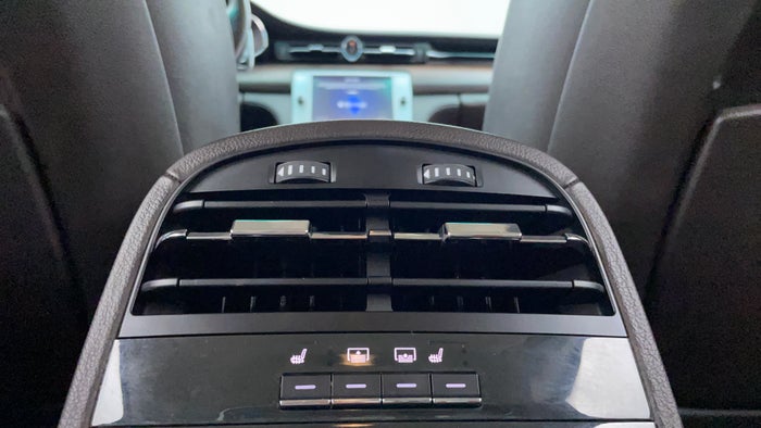 Maserati Quattroporte-Rear AC Vents