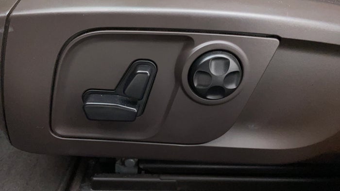 Maserati Quattroporte-Driver Side Adjustment Panel