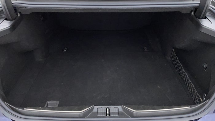 Maserati Quattroporte-Boot Inside View