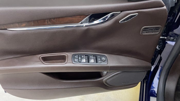 Maserati Quattroporte-Driver Side Door Panels Controls