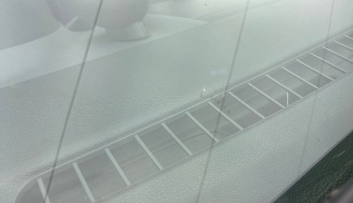 2012 Maruti Ritz VXI, Petrol, Manual, 97,514 km, Front windshield - Minor spot on windshield