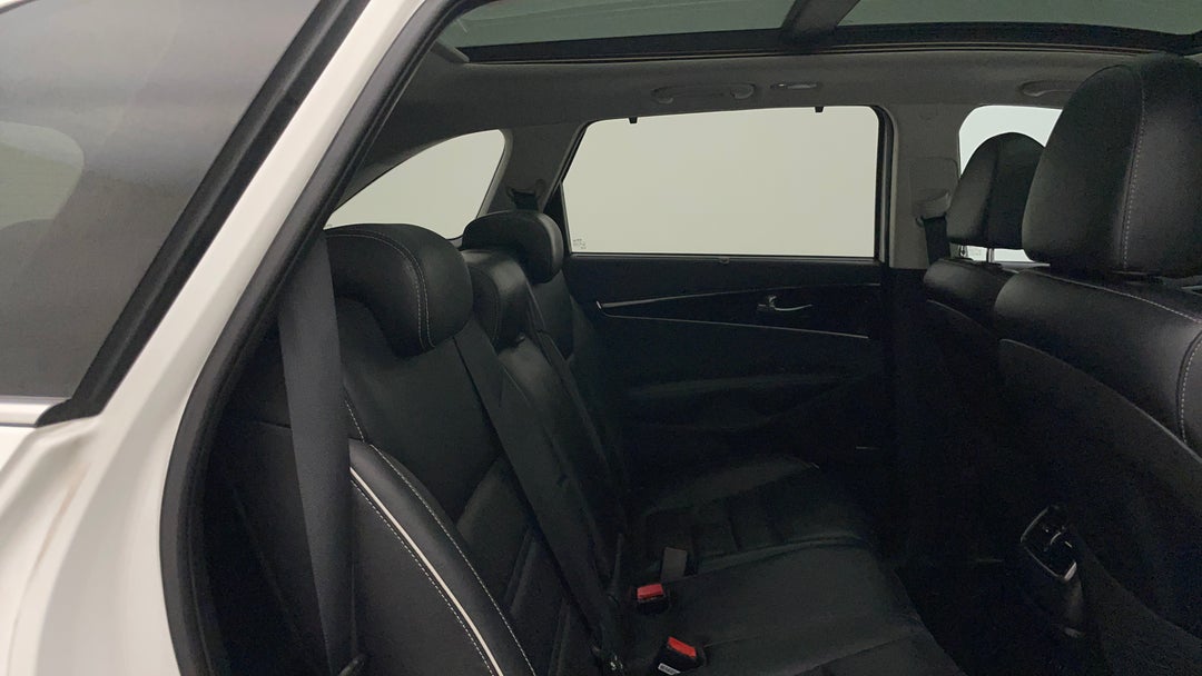 2019 Kia Sorento Gt-line (4x4), Automatic, 133306 km, Right Side Rear Door Cabin View