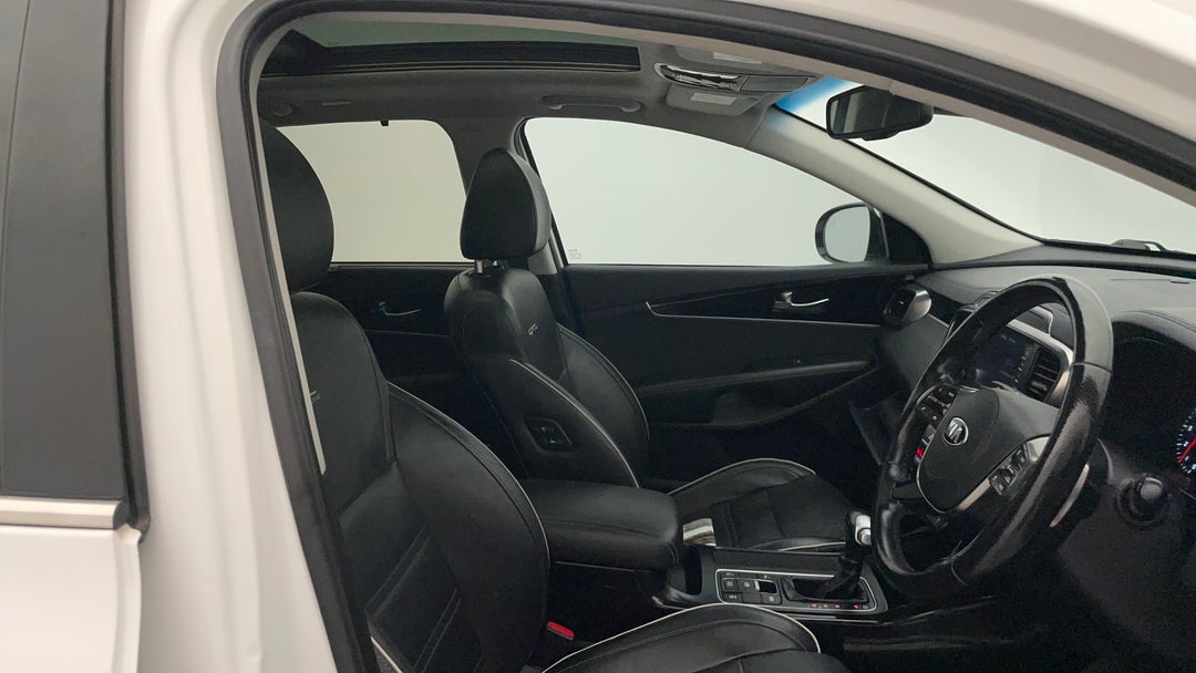 2019 Kia Sorento Gt-line (4x4), Automatic, 133306 km, Right Side Front Door Cabin View