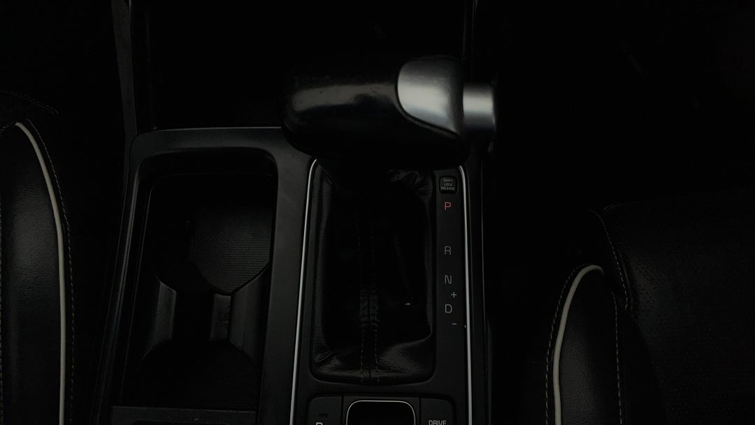 2019 Kia Sorento Gt-line (4x4), Automatic, 133306 km, Gear Lever 