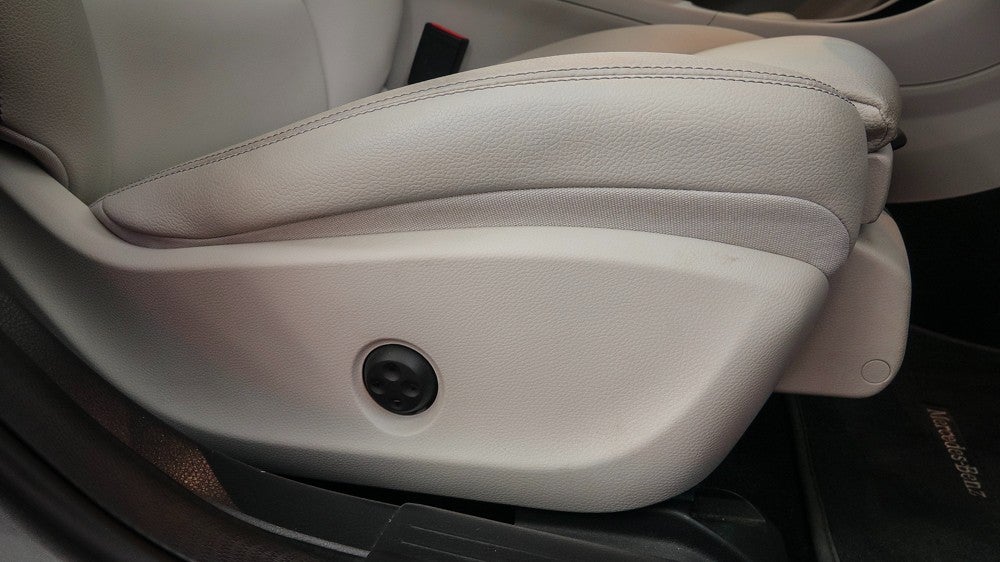 2016 Mercedes-benz GLA 180, Automatic, 18344 km, Drivers Side Adjustment Panel