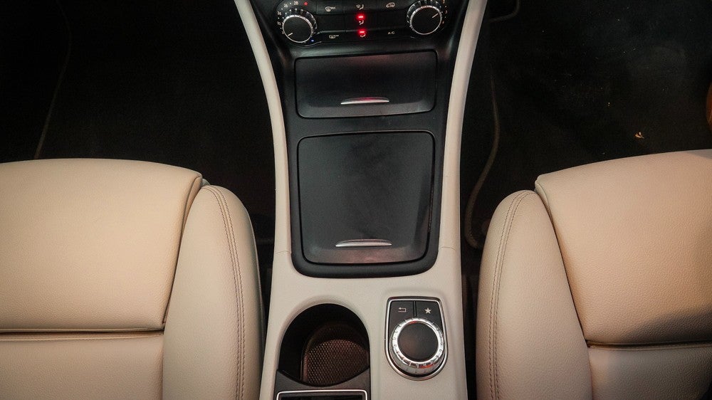 2016 Mercedes-benz GLA 180, Automatic, 18344 km, Gear Lever 