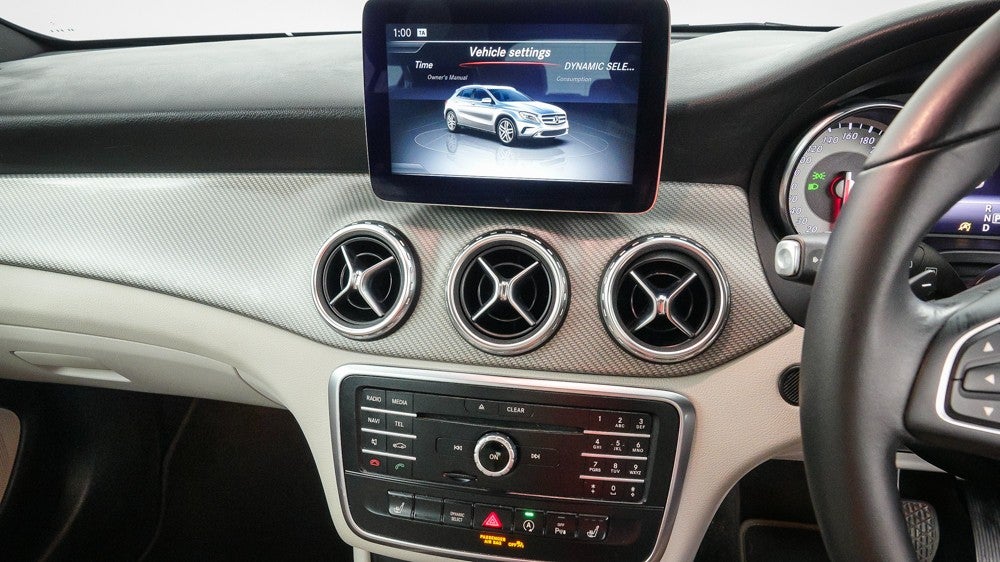 2016 Mercedes-benz GLA 180, Automatic, 18344 km, Center Console