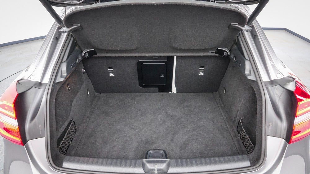 2016 Mercedes-benz GLA 180, Automatic, 18344 km, Boot Inside View