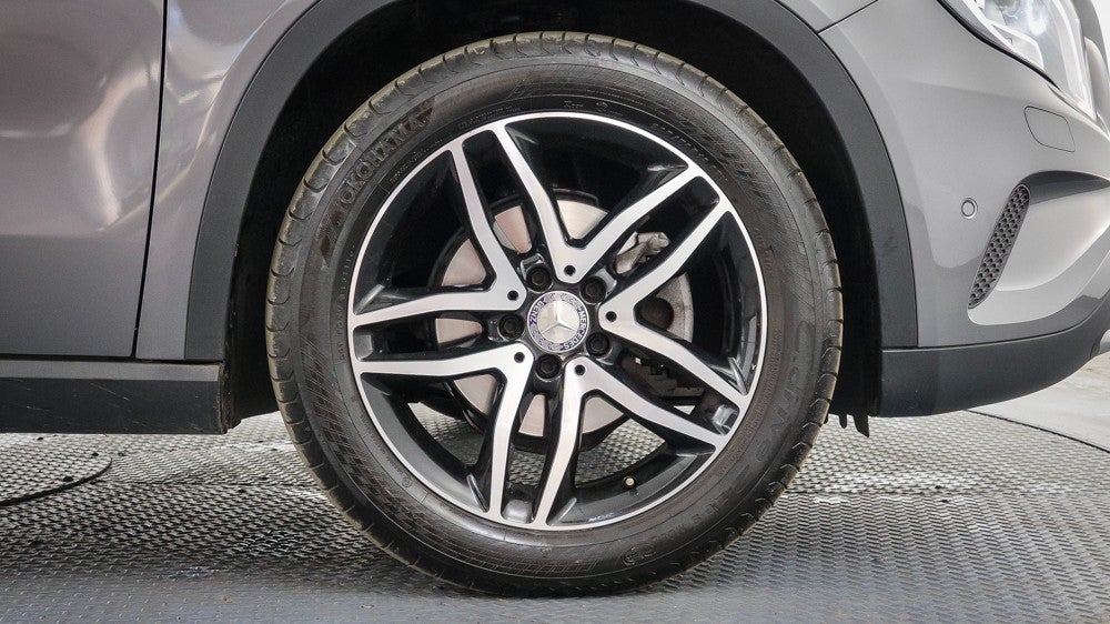 2016 Mercedes-benz GLA 180, Automatic, 18344 km, Right Front Wheel