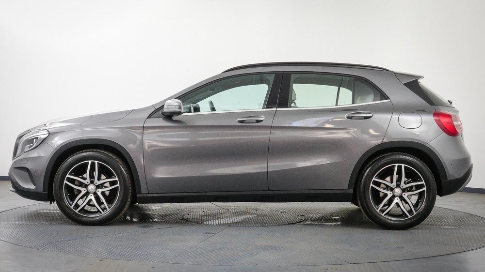 2016 Mercedes-benz GLA 180, Automatic, 18344 km, Left Side View
