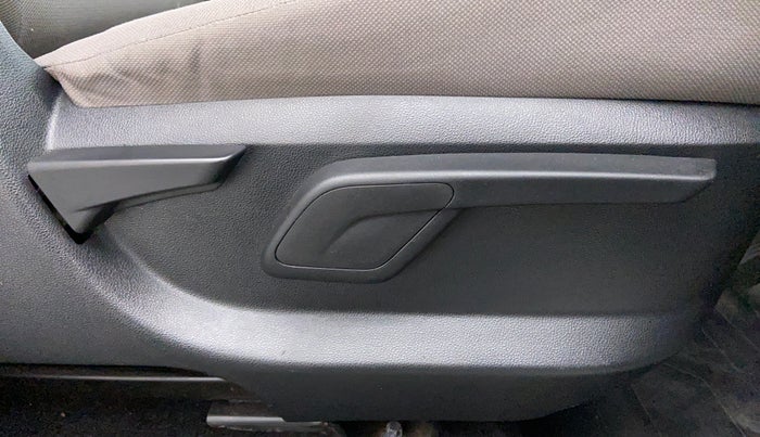 2016 Mahindra Kuv100 K6+ 6 STR, Petrol, Manual, 9,630 km, Driver Side Adjustment Panel