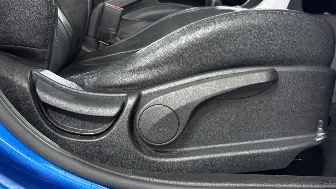 2016 Hyundai i30 Active X, Manual, 74462 km, Drivers Side Adjustment Panel