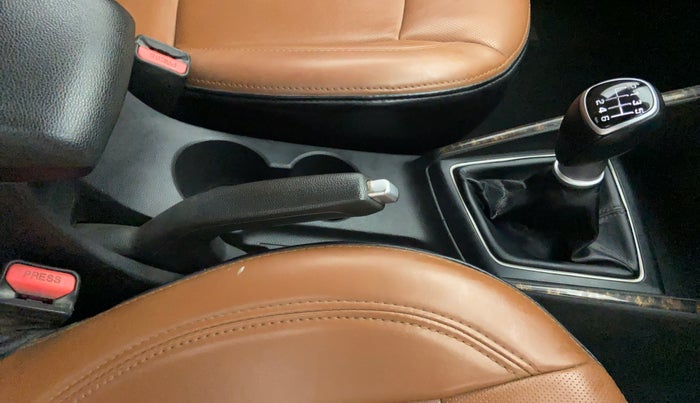2015 Hyundai Elite i20 ASTA 1.4 CRDI, Diesel, Manual, 1,41,537 km, Gear Lever