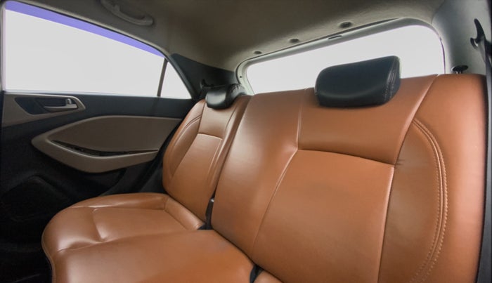 2015 Hyundai Elite i20 ASTA 1.4 CRDI, Diesel, Manual, 1,41,537 km, Right Side Rear Door Cabin