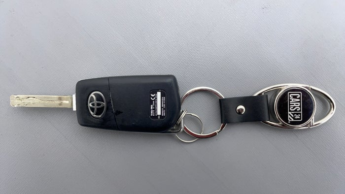 Toyota Fortuner-Key Close-up