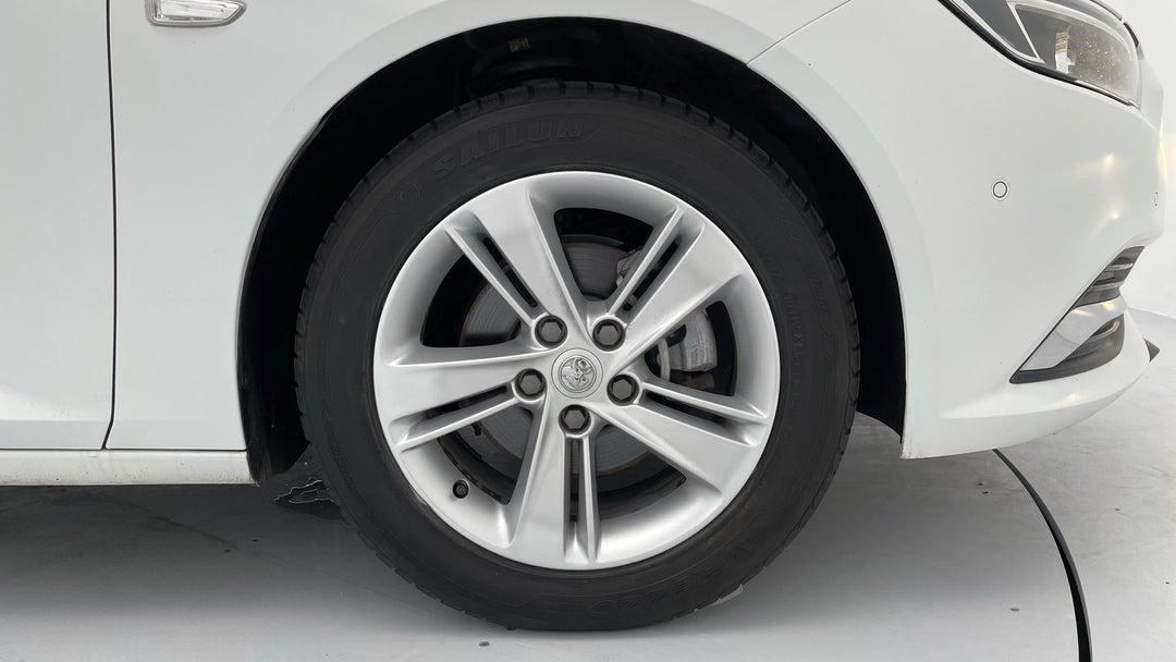 2018 Holden Commodore Lt, Automatic, 77133 km, Right Front Wheel