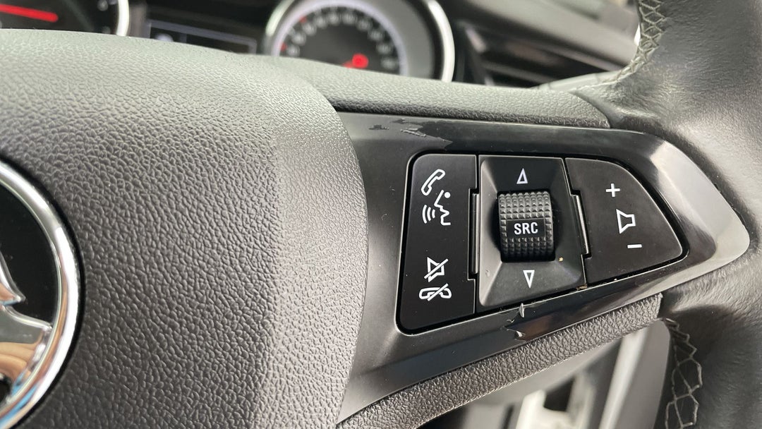 2018 Holden Commodore Lt, Automatic, 77133 km, Steering Wheel Sound control Wear