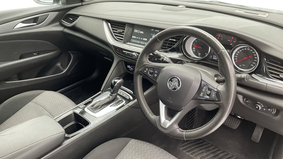 2018 Holden Commodore Lt, Automatic, 77133 km, Right Side Front Door Cabin View