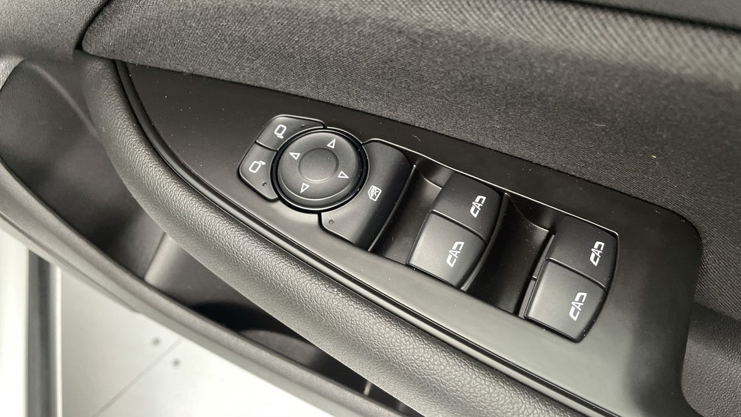 2018 Holden Commodore Lt, Automatic, 77133 km, Drivers Side Door Panel Controls