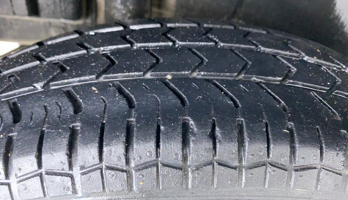 2015 Maruti Swift VXI D, Petrol, Manual, 55,775 km, Right Rear Tyre Tread