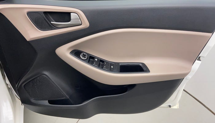 2016 Hyundai Elite i20 MAGNA 1.2, Petrol, Manual, 28,761 km, Driver Side Door Panels Controls