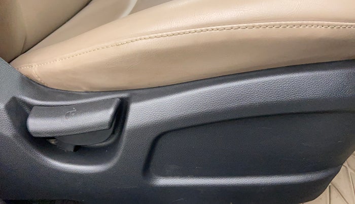 2016 Hyundai Elite i20 MAGNA 1.2, Petrol, Manual, 28,761 km, Driver Side Adjustment Panel