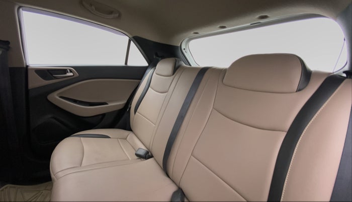 2016 Hyundai Elite i20 MAGNA 1.2, Petrol, Manual, 28,761 km, Right Side Door Cabin View