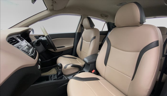 2016 Hyundai Elite i20 MAGNA 1.2, Petrol, Manual, 28,761 km, Right Side Front Door Cabin View