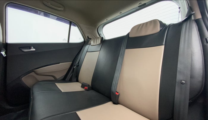 2018 Hyundai Grand i10 SPORTZ 1.2 KAPPA VTVT, Petrol, Manual, Right Side Rear Door Cabin