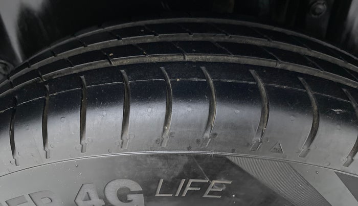 2015 Maruti Swift VXI D, Petrol, Manual, 36,768 km, Left Rear Tyre Tread